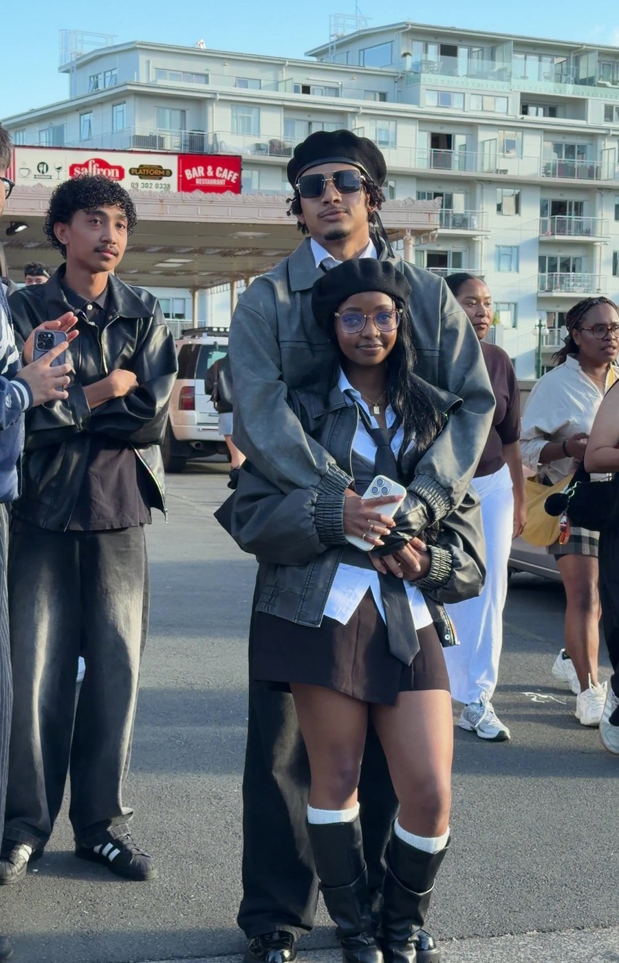 A couple posing outside the Giveon venue