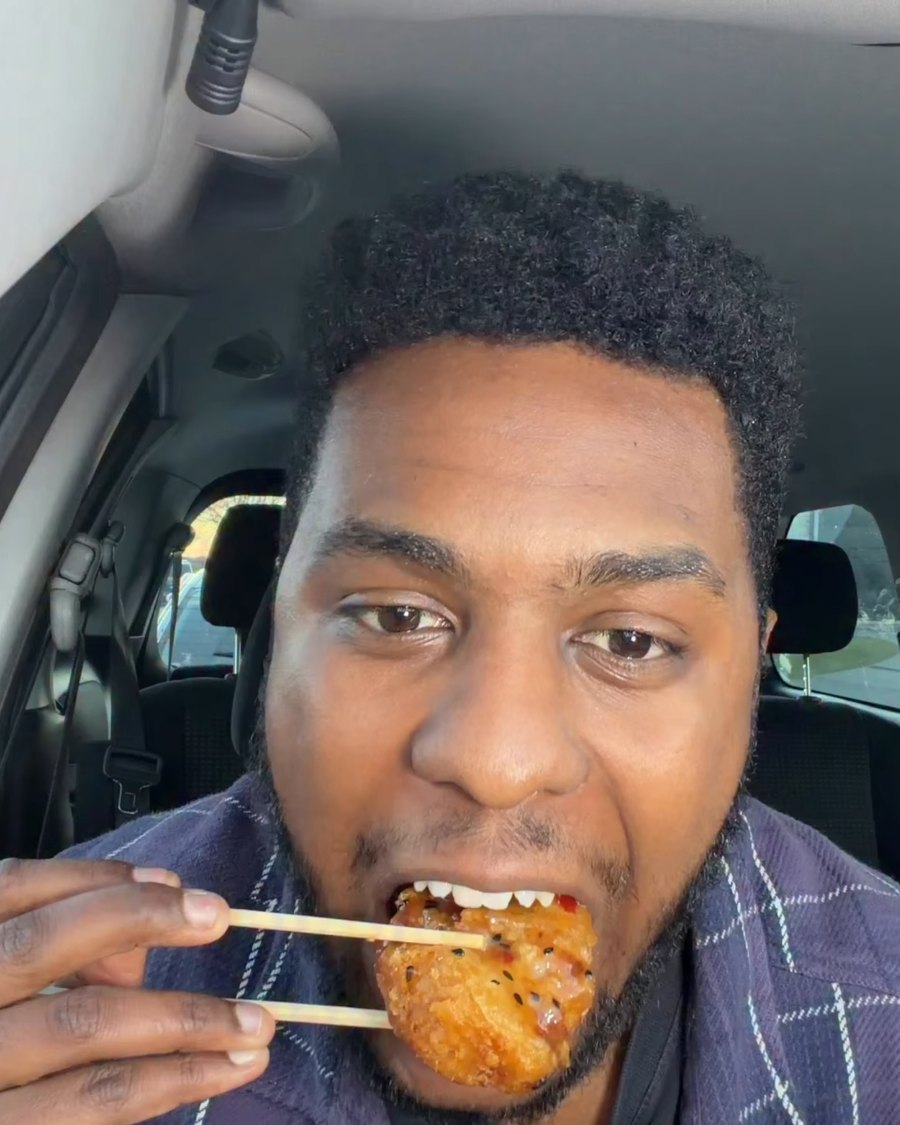 Zazi eating Bangkok Wok crispy chicken with chopsticks in the car